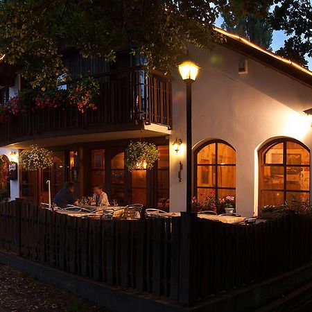 Loučeň Lovecky Hotel Jivak מראה חיצוני תמונה