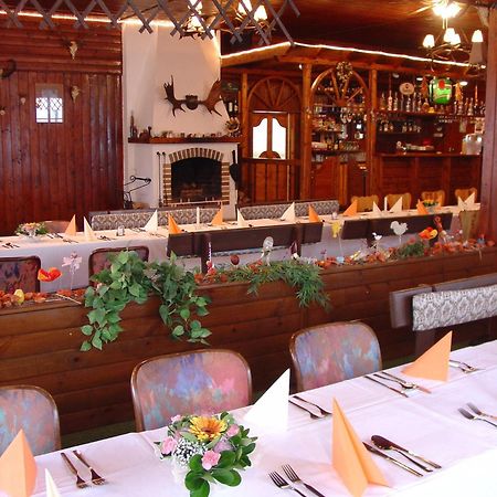 Loučeň Lovecky Hotel Jivak מראה חיצוני תמונה