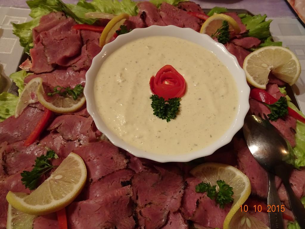 Loučeň Lovecky Hotel Jivak מראה חיצוני תמונה