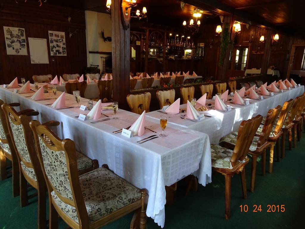 Loučeň Lovecky Hotel Jivak מראה חיצוני תמונה