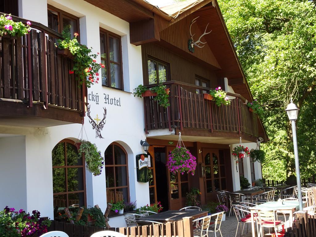 Loučeň Lovecky Hotel Jivak מראה חיצוני תמונה