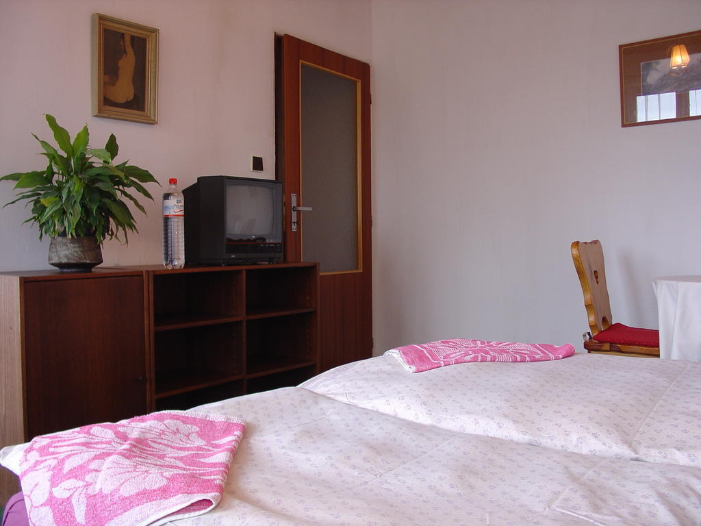 Loučeň Lovecky Hotel Jivak מראה חיצוני תמונה