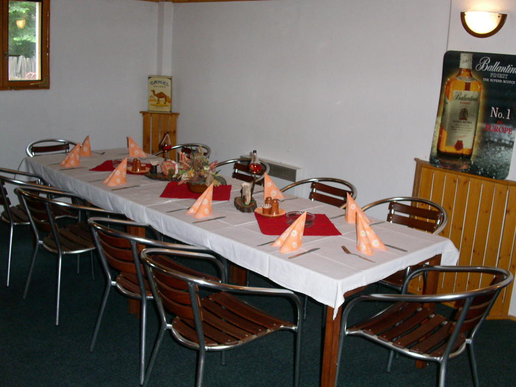 Loučeň Lovecky Hotel Jivak מראה חיצוני תמונה