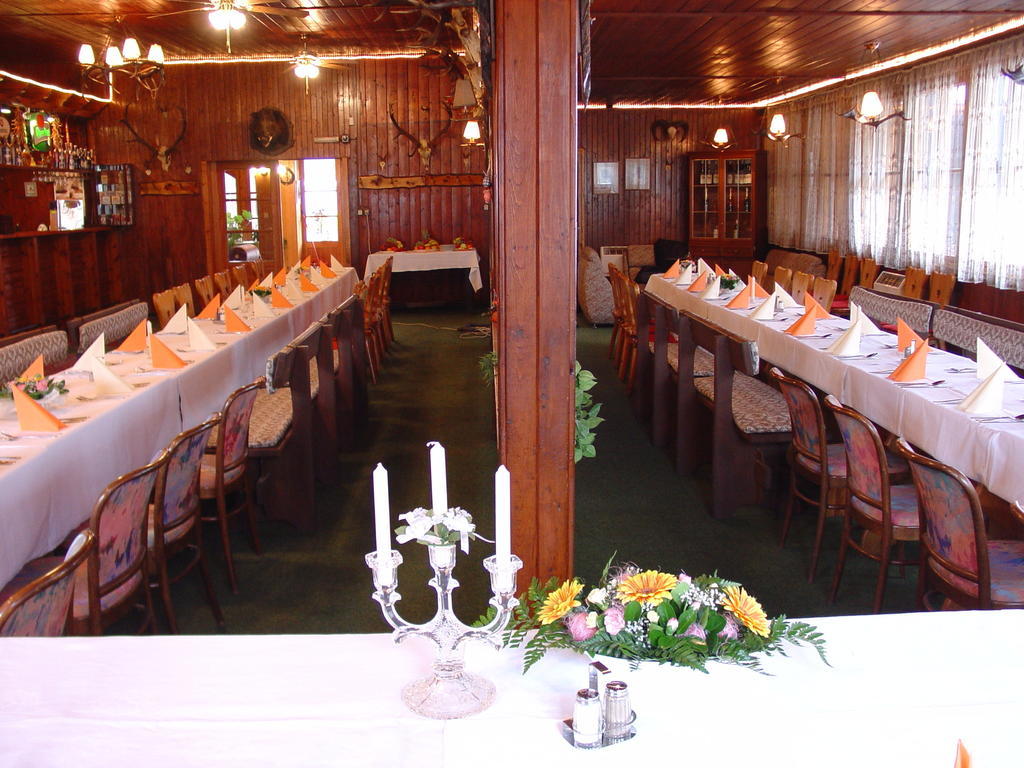 Loučeň Lovecky Hotel Jivak מראה חיצוני תמונה