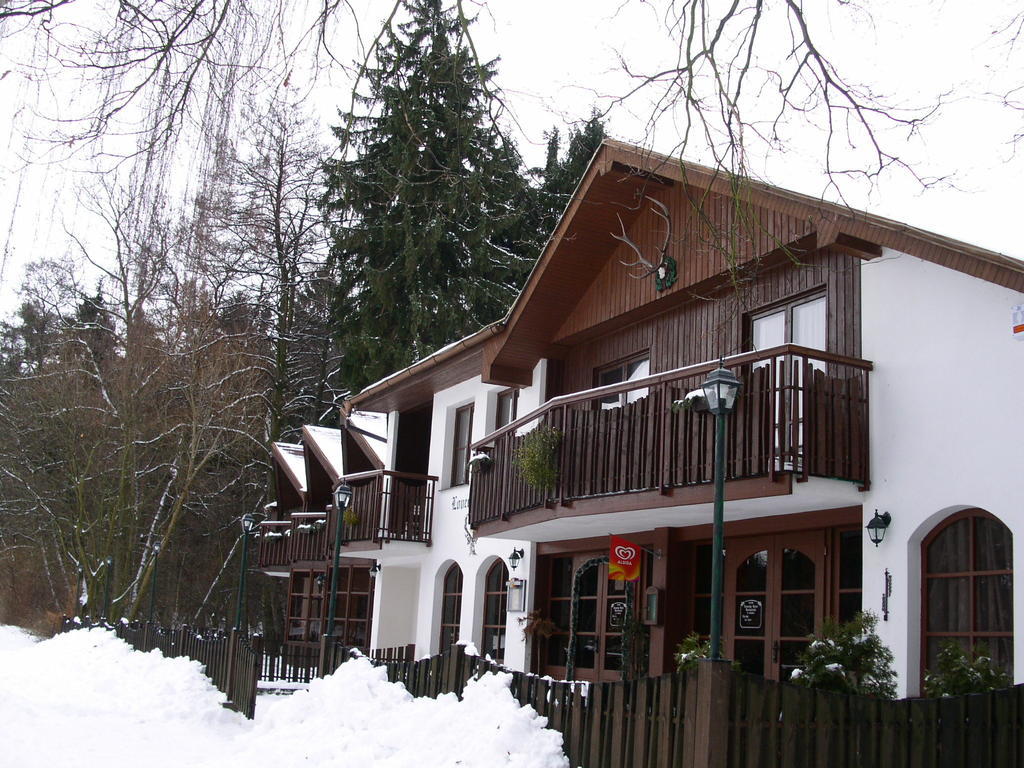 Loučeň Lovecky Hotel Jivak מראה חיצוני תמונה