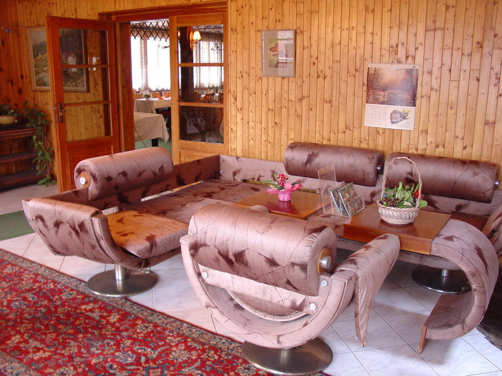 Loučeň Lovecky Hotel Jivak מראה חיצוני תמונה