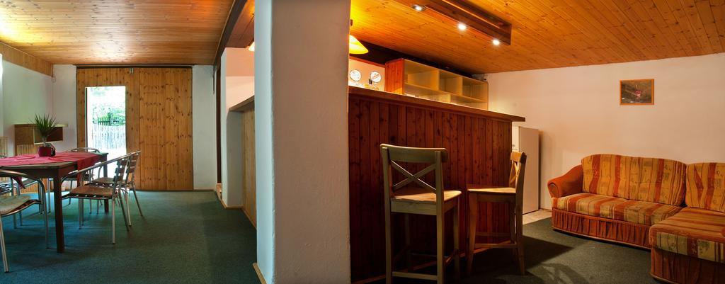 Loučeň Lovecky Hotel Jivak מראה חיצוני תמונה